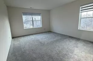 579 Bobby Ann Ct, Roselle, IL 60172 - Photo 7