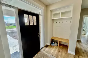 1927 Parkside Dr, Sycamore, IL 60178 - Photo 3