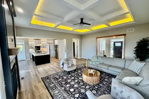 1927 Parkside Dr, Sycamore, IL 60178 - Photo 9