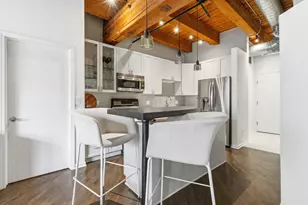 520 W Huron St, Chicago, IL 60654 - Photo 9