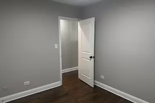 7254 S Bennett Ave, Chicago, IL 60649 - Photo 9