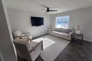 719 Wellington Ln, Cary, IL 60013 - Photo 11