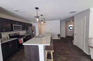 719 Wellington Ln, Cary, IL 60013 - Photo 3