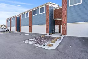 1016 Gillespie Ln, Yorkville, IL 60560 - Photo 1