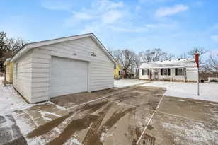268 S Adams St, Oswego, IL 60543 - Photo 17