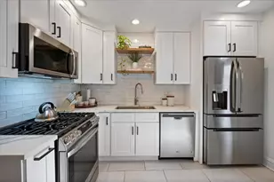 2013 W Concord Pl, Chicago, IL 60647 - Photo 13