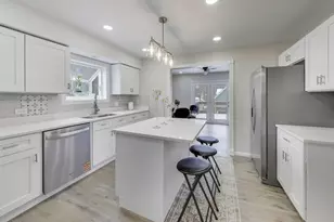 508 Beechwood Dr, Round Lake, IL 60073 - Photo 9