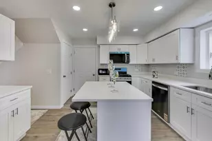 508 Beechwood Dr, Round Lake, IL 60073 - Photo 7