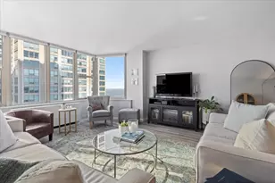 525 W Hawthorne Pl, Chicago, IL 60657 - Photo 13