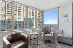 525 W Hawthorne Pl, Chicago, IL 60657 - Photo 15