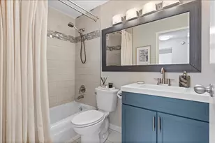 525 W Hawthorne Pl, Chicago, IL 60657 - Photo 19