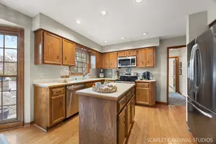 854 Raintree Dr, Naperville, IL 60540 - Photo 3