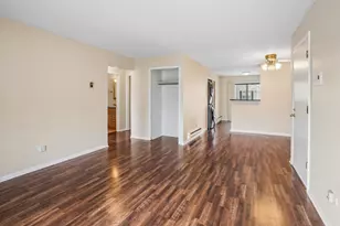 160 S Waters Edge Dr, Glendale Heights, IL 60139 - Photo 5