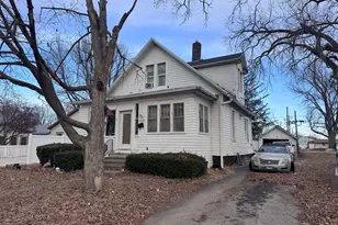 405 S Sterling St, Streator, IL 61364 - Photo 1