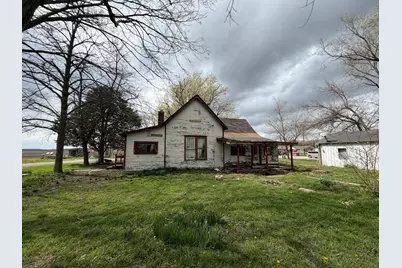 112 S Walnut Street, Oakland, IL 61943 - Photo 1