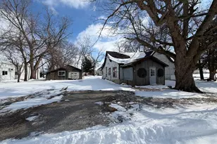 112 S Walnut St, Oakland, IL 61943 - Photo 9