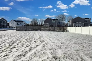 32075 Savannah Dr, Lakemoor, IL 60051 - Photo 3