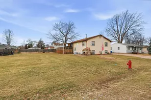 1126 13th St, Silvis, IL 61282 - Photo 3