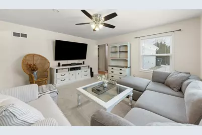 9 Fieldcrest Drive, Montgomery, IL 60538 - Photo 3