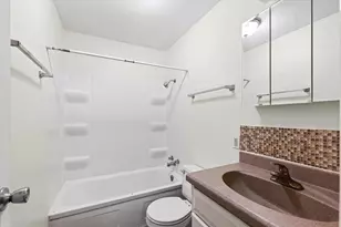 402 S Dodson Dr, Urbana, IL 61802 - Photo 17