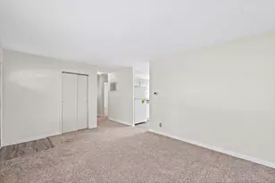 402 S Dodson Dr, Urbana, IL 61802 - Photo 5