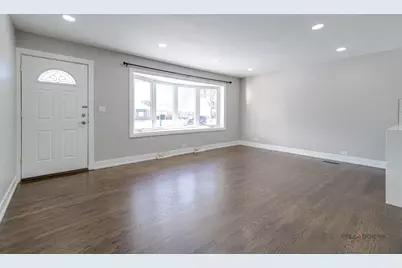 119 S Pine Street, Mount Prospect, IL 60056 - Photo 3