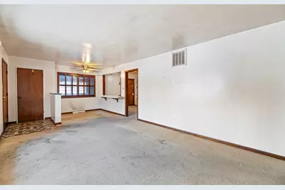 25085 W Tamarack Drive, Wauconda, IL 60084 - Photo 5