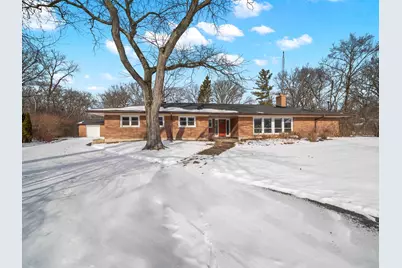 16 Yorkshire Drive, Lincolnshire, IL 60069 - Photo 1