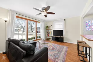 3710 Meadow Dr, Rolling Meadows, IL 60008 - Photo 3