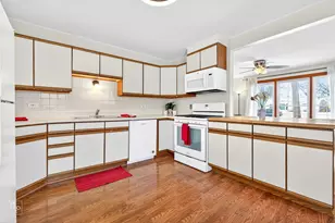 3710 Meadow Dr, Rolling Meadows, IL 60008 - Photo 7