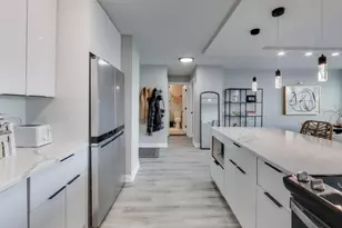 1255 N Sandburg Terrace, Chicago, IL 60610 - Photo 9