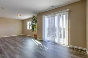 9395 Landings Ln, Des Plaines, IL 60016 - Photo 11