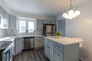 9395 Landings Ln, Des Plaines, IL 60016 - Photo 7