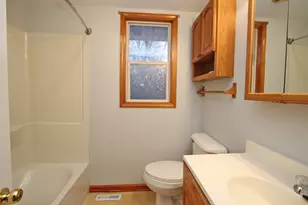 338 E Lakeview Ave, Round Lake Beach, IL 60073 - Photo 17