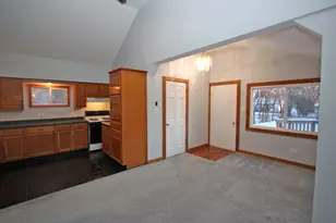 338 E Lakeview Ave, Round Lake Beach, IL 60073 - Photo 9