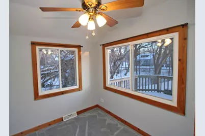 338 E Lakeview Avenue, Round Lake Beach, IL 60073 - Photo 13