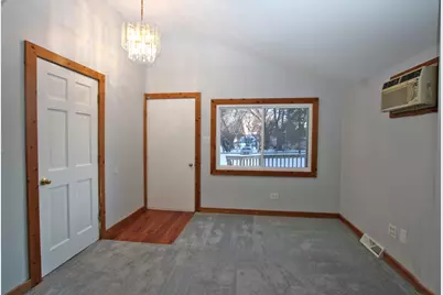 338 E Lakeview Avenue, Round Lake Beach, IL 60073 - Photo 3