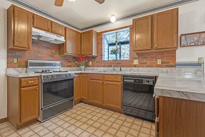 121 S Raddant Road, Batavia, IL 60510 - Photo 7