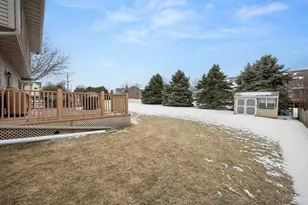 1122 Yorkshire Dr S, Sycamore, IL 60178 - Photo 7