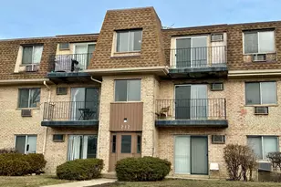 212 Shorewood Dr, Glendale Heights, IL 60139 - Photo 1