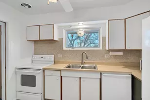 7541 Lyons St, Morton Grove, IL 60053 - Photo 9