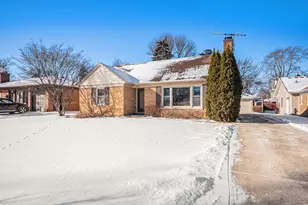 808 S Vail Ave, Arlington Heights, IL 60005 - Photo 1