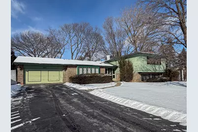 824 N Harrow Court, Addison, IL 60101 - Photo 1