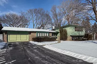 824 N Harrow Ct, Addison, IL 60101 - Photo 1