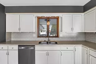 5103 Brookview Rd, Rockford, IL 61107 - Photo 11