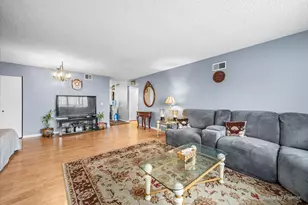 1452 Carol Ct, Palatine, IL 60074 - Photo 3