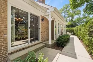 1427 Shire Cir, Inverness, IL 60067 - Photo 5