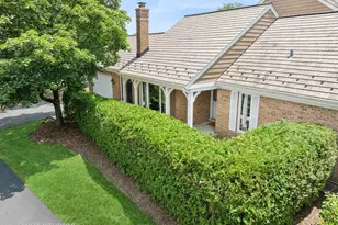 1427 Shire Cir, Inverness, IL 60067 - Photo 3