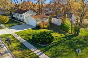 121 E Clarendon Dr, Round Lake Beach, IL 60073 - Photo 33