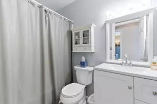 121 E Clarendon Dr, Round Lake Beach, IL 60073 - Photo 15